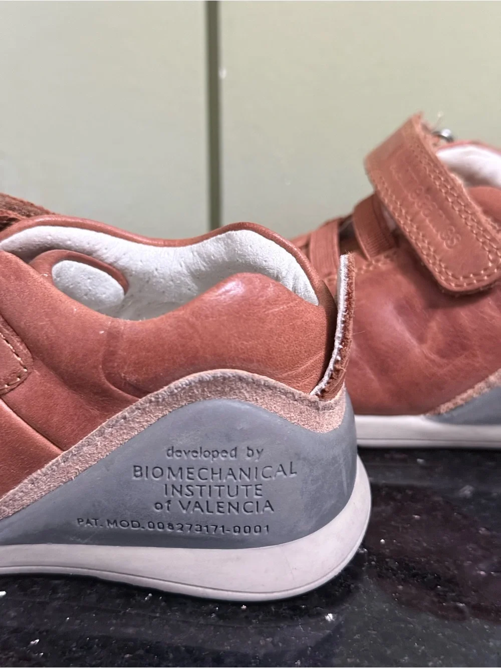 Biomecanics Kids Leather Hook-and-Loop Sneakers in Rust Brown size 22/ or 6 - Picture 5 of 10